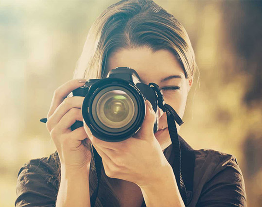 femme appareil photo objectif