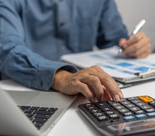 calcul documents ordinateur homme