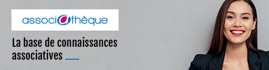 Associathèque - La base de connaissances associatives - femme souriante
